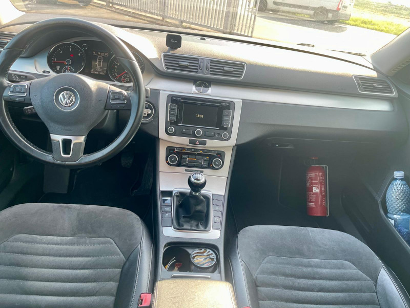 
								Volkswagen Passat 2012 full									